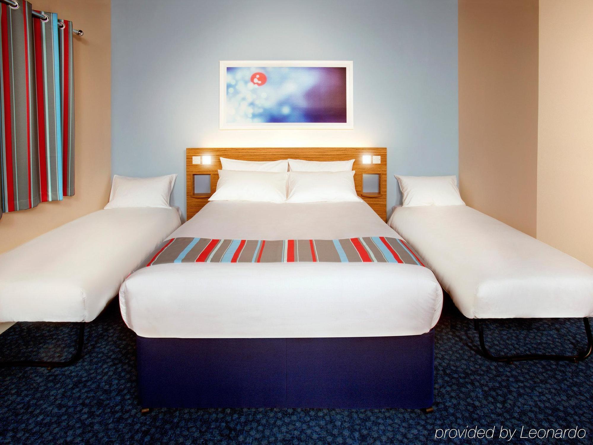 Travelodge London Woolwich Экстерьер фото