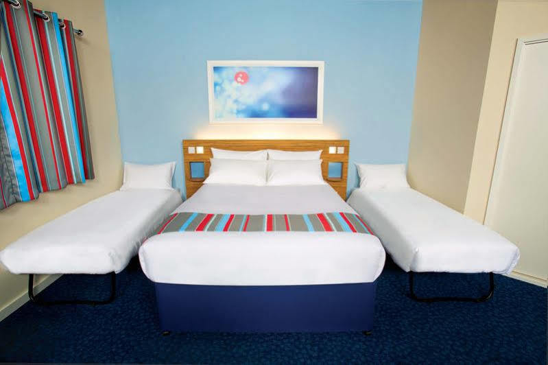 Travelodge London Woolwich Экстерьер фото